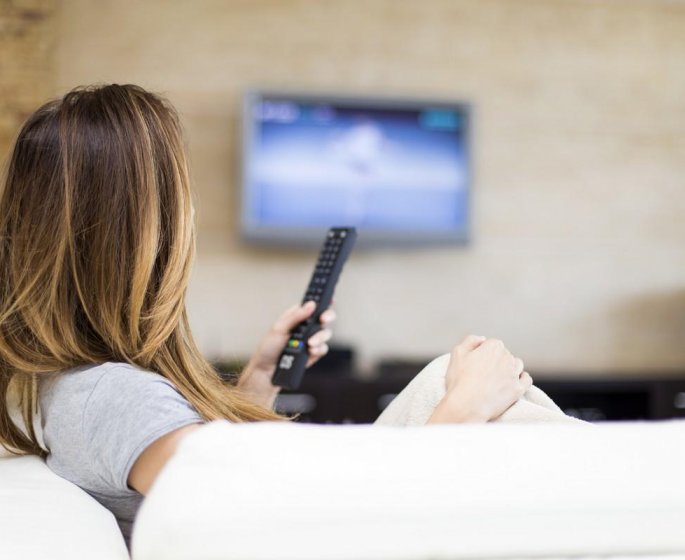 Cancer : regarder la television entrainerait plus de cancers que prevu