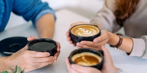 Inflammation, prise de poids : 4 aliments a ne pas verser dans son cafe
