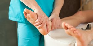 Douleur au-dessus du pied : reconnaitre une tendinite