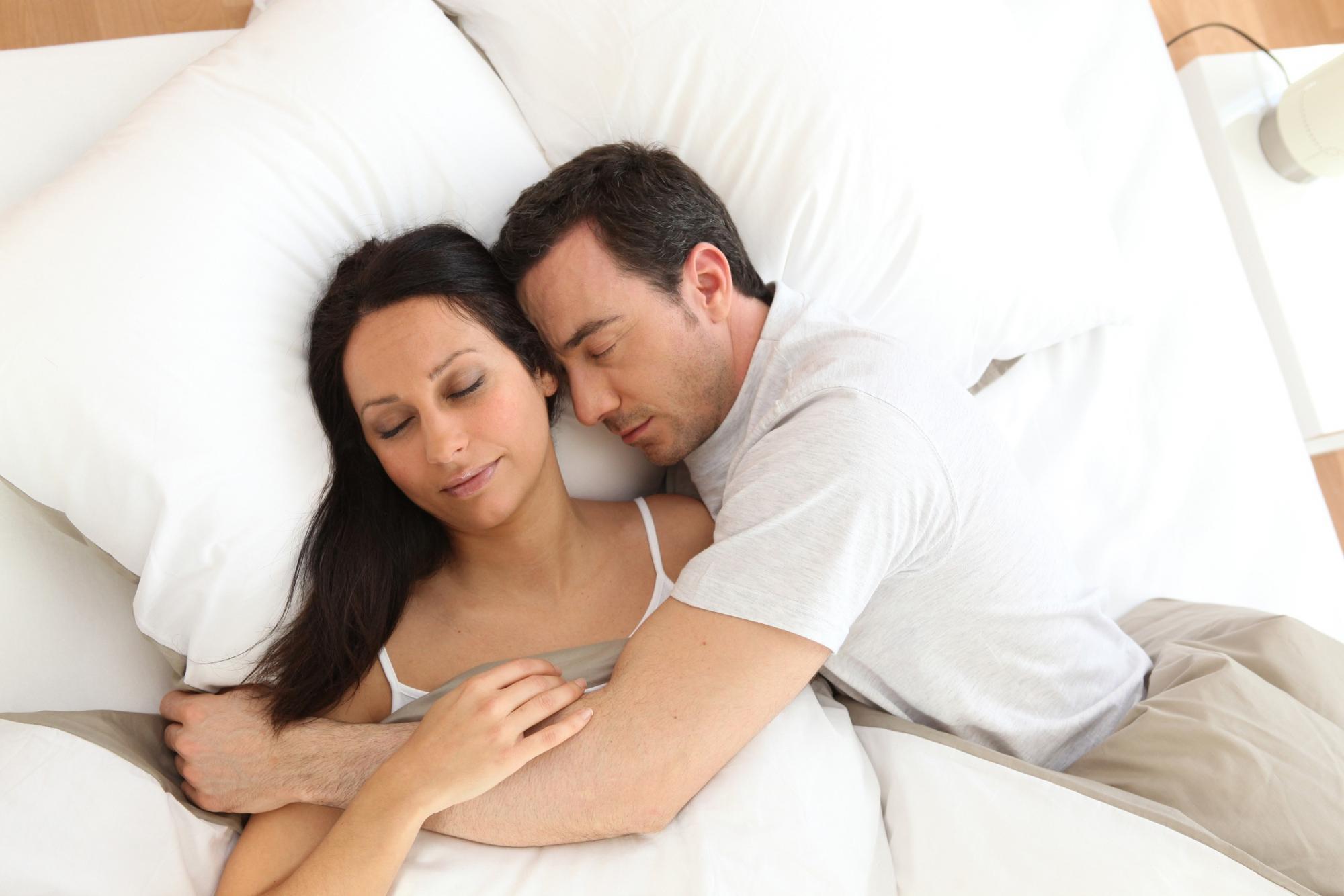 Ce Que Votre Position En Dormant Révèle De Votre Couple