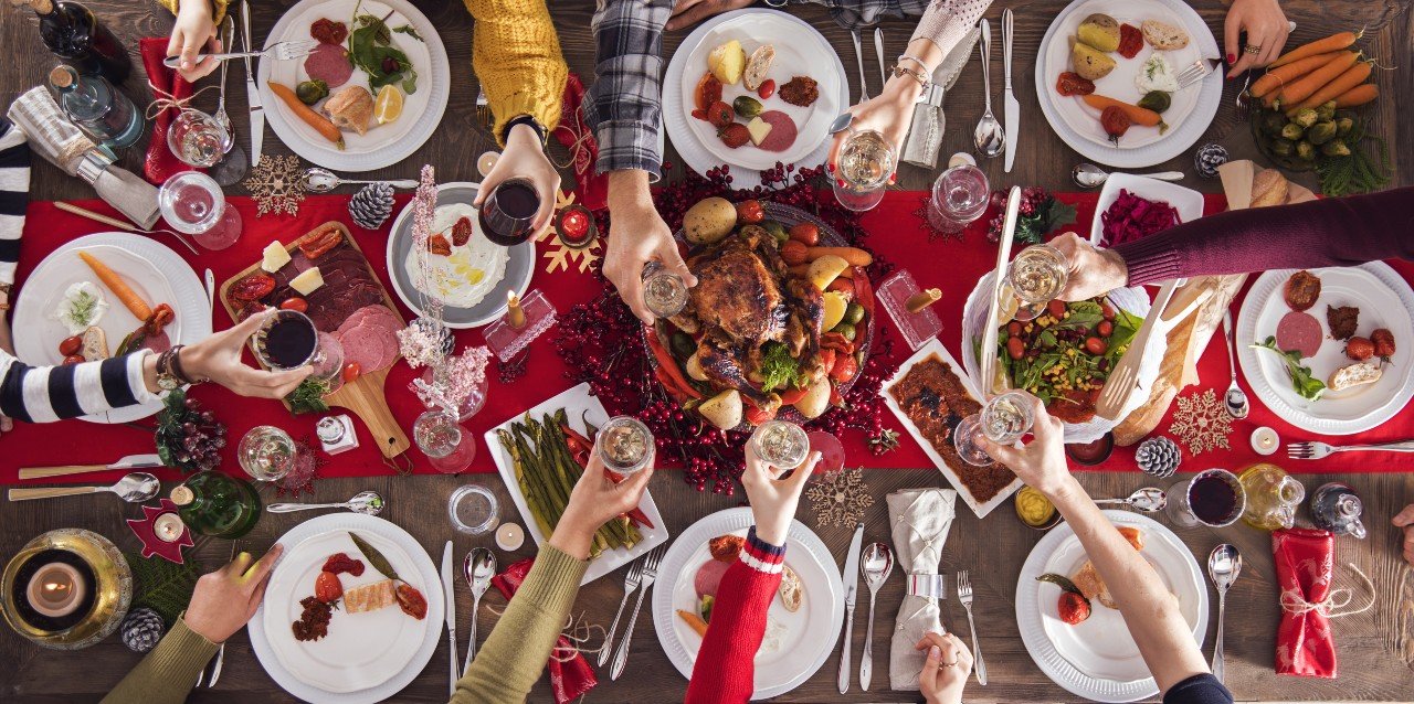 Repas de fêtes : la marche pour éliminer les calories accumulées à