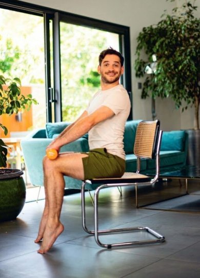 Sept exercices Ã  faire avec sa chaise pour renforcer ses jambes selon Major Mouvement