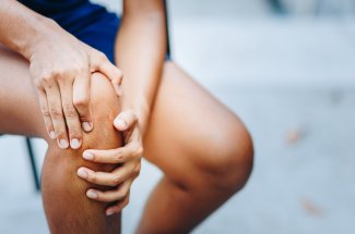 Douleurs au genou : 7 choses a ne surtout pas faire, selon des medecins