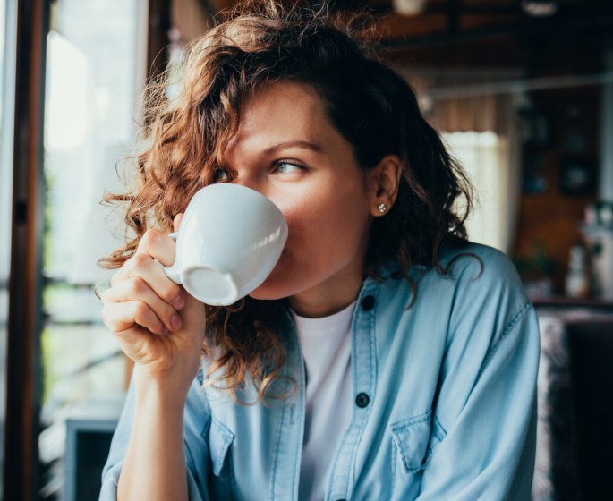 Boire du cafe pourrait annuler certains effets nefastes de la sedentarite selon une etude