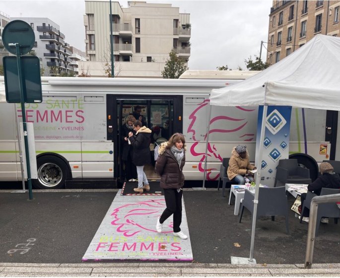 (Reportage) Un bus de sante itinerant au service des femmes isolees