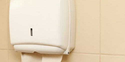 Toilettes publiques : pourquoi le papier est mieux que le seche-mains ? 