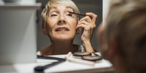 Le maquillage apres 50 ans : 7 astuces anti-age