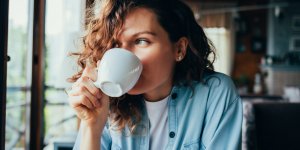Boire du cafe pourrait annuler certains effets nefastes de la sedentarite selon une etude