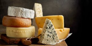 Ballonnements, gaz… Voici 4 fromages qui preservent votre ventre