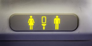 Faire l’amour en avion : 59% des gens optent pour les toilettes