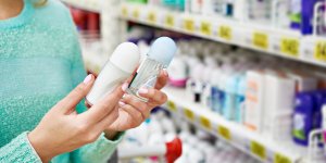 Les conseils d’une cosmetologue pour bien choisir son deodorant