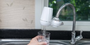 Quelles sont les solutions pour filtrer l’eau du robinet ?