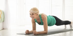 Epaules : 4 exercices pour les renforcer apres 60 ans 