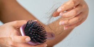 7 produits ultra-transformes qui vous font perdre des cheveux