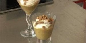 Compote de rhubarbe, cannelle et creme fraiche