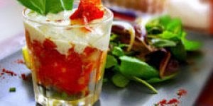 Verrine courgette tomate et fromage au pesto