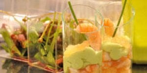 Verrine de crevettes au guacamole et pamplemousse