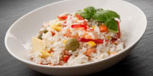 Salade de riz coloree aux crevettes