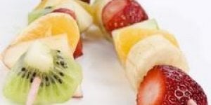 Brochettes de fruits croustillants