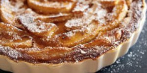 Tarte aux pommes flambee au calvados