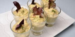 Verrine de mousse d-avocat et de mangue