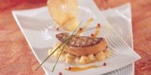 Foie gras de canard poele aux pommes, jus d’agrumes au Porto blanc