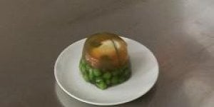 Oeufs en gelee de petits pois