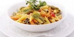 Penne aux legumes mediterraneens et cuisses de poulets