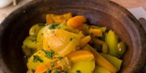 Tajine de lotte, citron confit et artichauts