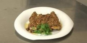 Coquelet en crapaudine, sauce sucree-salee sesame et piment