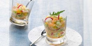 Verrine de taboule de quinoa, saumon au naturel et primeurs