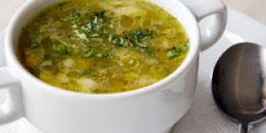 Soupe aux herbes aromatiques