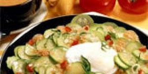 Salade de courgettes a la vinaigrette de tomate