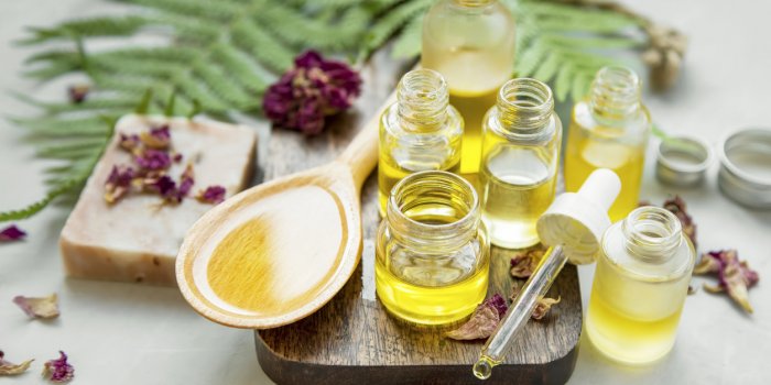 Massage aux huiles essentielles : Comment réaliser votre huile ? 