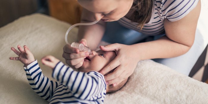 Rhume : comment utiliser un mouche-bébé