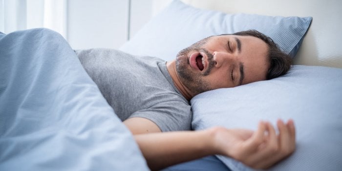 Surveillez ces trois signes au réveil si vous êtes traités pour une apnée du sommeil