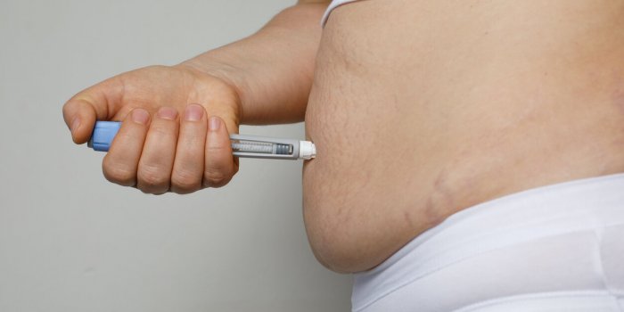 woman making semaglutide injection pen in her stomach semaglutide injection diabetes drug being used for weight loss