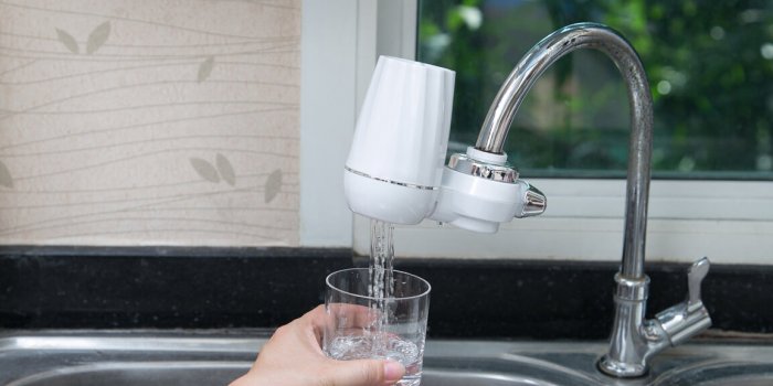 Quelles sont les solutions pour filtrer l’eau du robinet ?