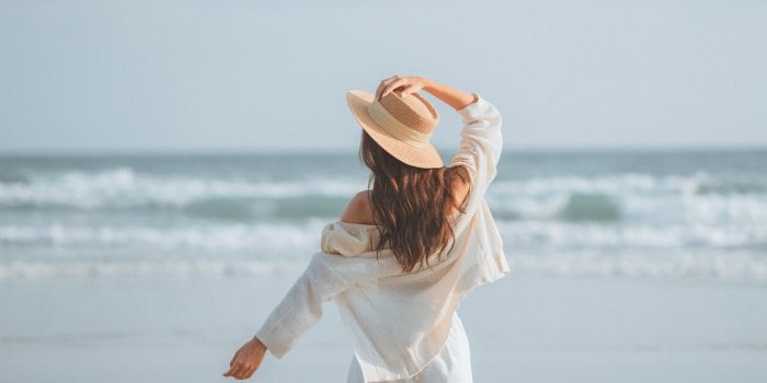 Cheveux : 4 astuces pour les protéger du soleil