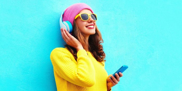 Sante mentale : les huit podcasts a ecouter cet ete pour aller bien 