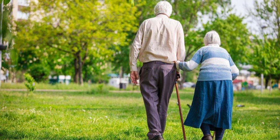 Lever Les Bras Et Marcher Les Deux Choses Qu On Ne Peut Plus Faire Apres 75 Ans